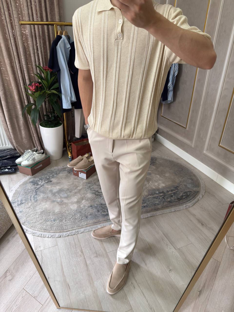 Old Money Summer Look – Beige Polo & Cream Trousers Set